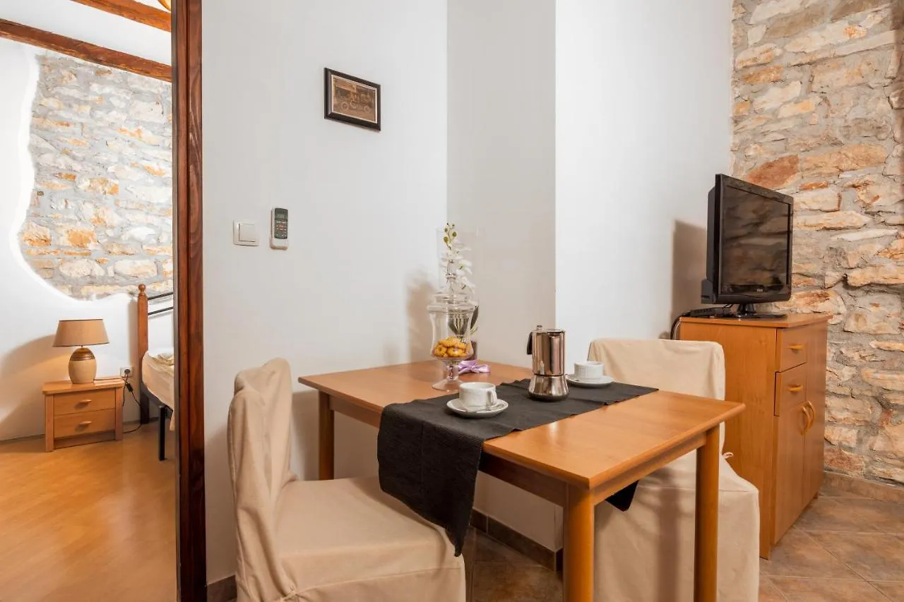 Affittacamere Apartments And Rooms With Parking Space Loborika, Pula - 12983 Marčana