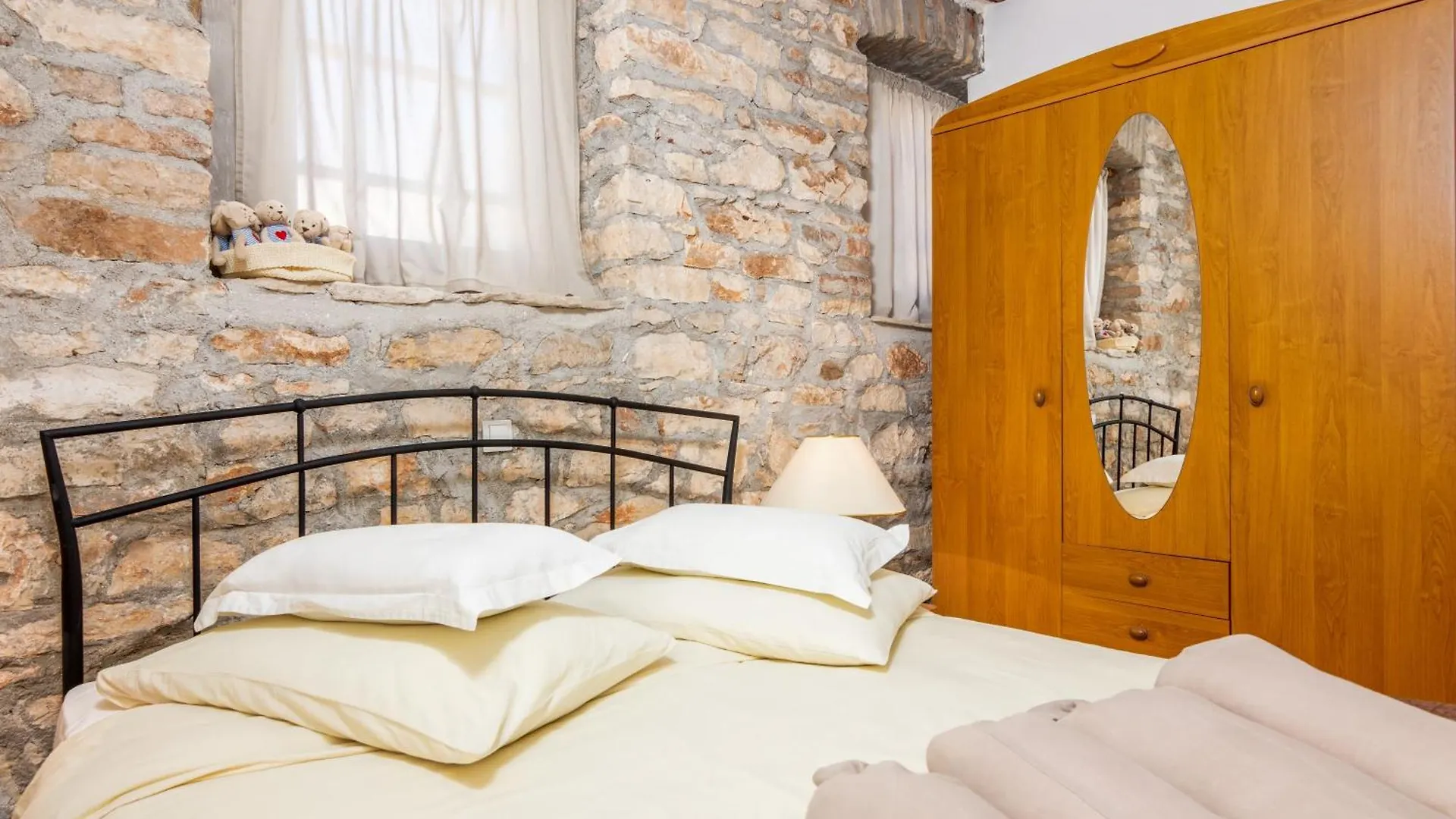 Apartments And Rooms With Parking Space Loborika, Pula - 12983 Marčana 5*,