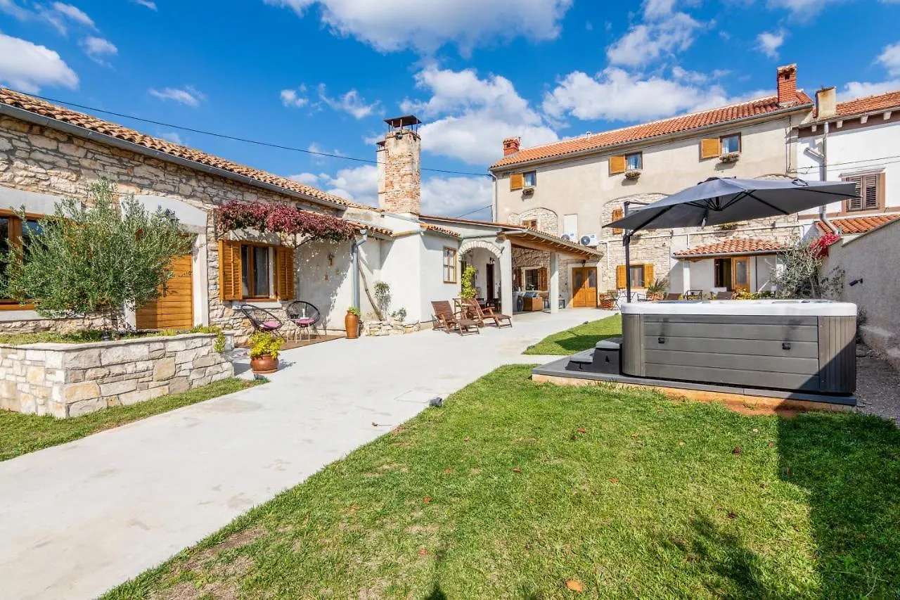 Apartments And Rooms With Parking Space Loborika, Pula - 12983 Marcana