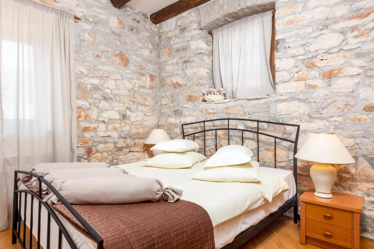 Apartments And Rooms With Parking Space Loborika, Pula - 12983 Marcana Guest house